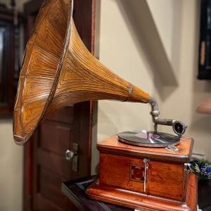 Outside Horn Gramophone ca.1915 1395.00 CND